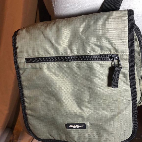 Eddie Bauer Handbags - Eddie Bauer messenger/crossbody unisex bag